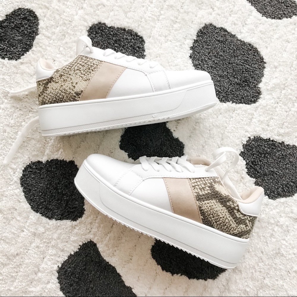 LAST PAIR! š 5āļø Snakeskin Platform Animal S⦠- Picture 2 of 8